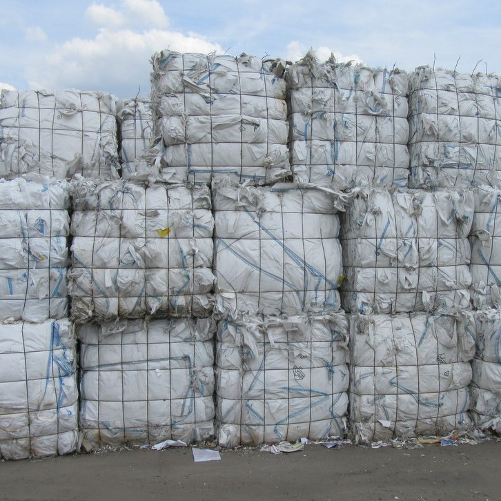Zu Ballen gepresste gebrauchte Big Bags fürs Recycling